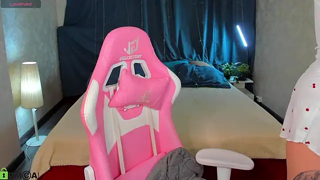 Carol  Cox online show from November 6, 2025, 10:25 pm