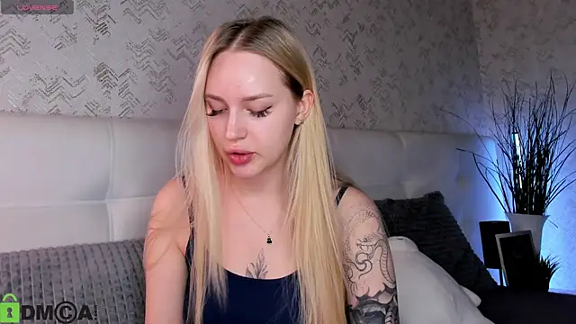 Carol  Cox online show from October 26, 2025, 10:32 pm