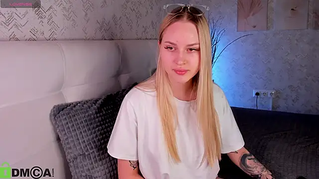 Carol  Cox online show from October 29, 2025, 10:52 pm