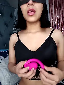 Snapshot of PequeArely chatting on February 16, 2025, 8:00 pm PequeArely online show from February 16, 2025, 8:00 pm