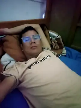 Snapshot of PequeArely chatting on December 22, 2024, 8:27 am PequeArely online show from December 22, 2024, 8:27 am