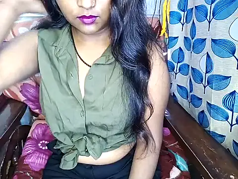 Snapshot of Muktha chatting on February 19, 2025, 1:17 pm Muktha online show from February 19, 2025, 1:17 pm