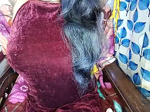 Snapshot of Muktha chatting on February 18, 2025, 4:48 am Muktha online show from February 18, 2025, 4:48 am