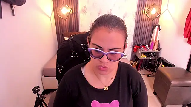 Snapshot of brigittemiller chatting on March 5, 2025, 3:51 pm brigittemiller online show from March 5, 2025, 3:51 pm