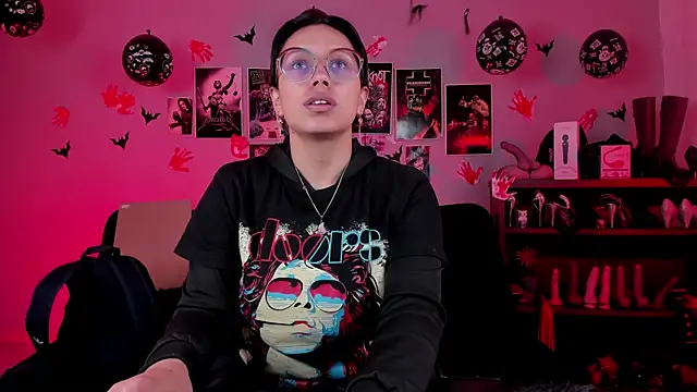 lilith-deveraux online show from November 19, 2025, 2:39 pm