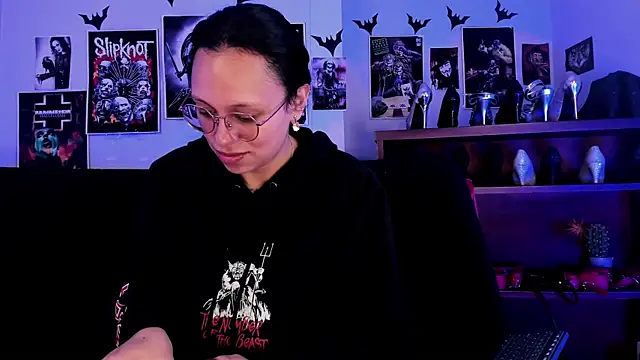Snapshot of lilith-deveraux chatting on July 9, 2026, 4:39 pm lilith-deveraux online show from July 9, 2026, 4:39 pm