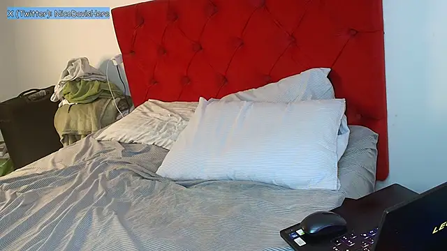 NicoDavisHere online show from May 18, 2026, 4:07 am
