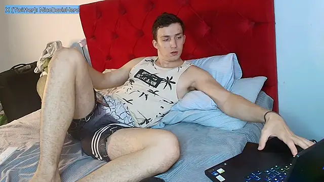 NicoDavisHere online show from May 18, 2026, 1:06 am