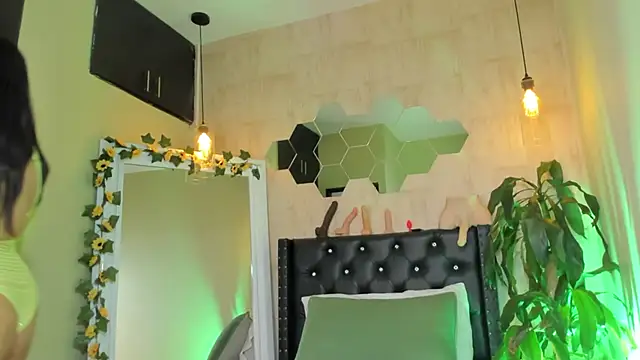 Fransheska-mon online show from March 28, 2026, 1:23 pm