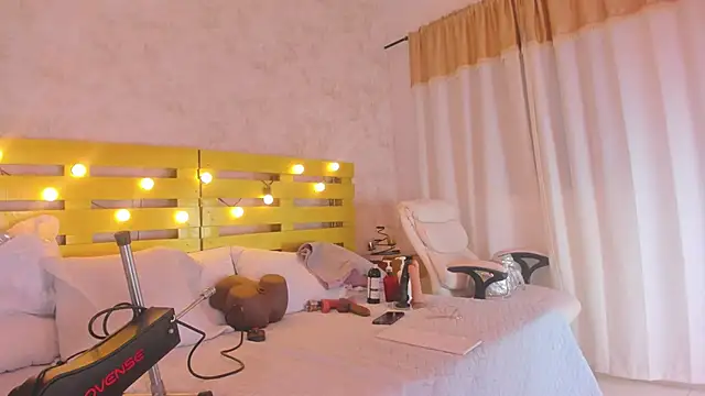 Rubi Love  online show from November 16, 2025, 1:21 am