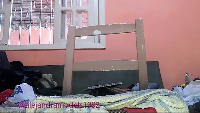 alejandra01 online show from April 26, 2026, 3:31 pm