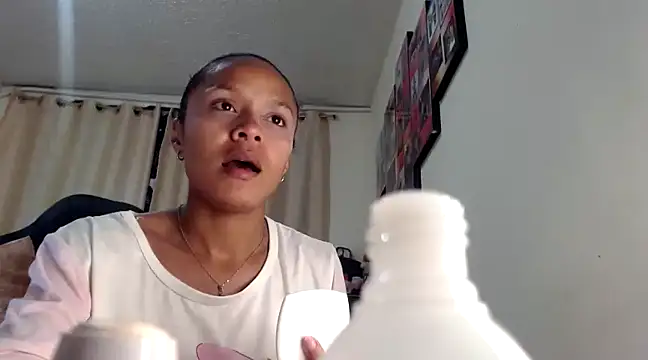 Snapshot of Samary_thomas chatting on March 6, 2025, 11:42 pm Samary thomas online show from March 6, 2025, 11:42 pm
