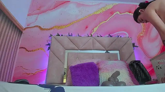 Taylor  cooper online show from November 5, 2025, 6:33 pm