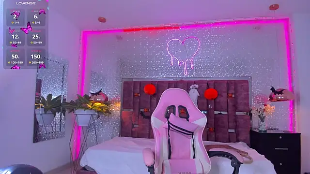 KylieVictoria online show from October 23, 2025, 4:55 am