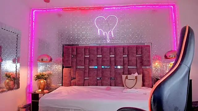 KylieVictoria online show from November 3, 2025, 4:28 am