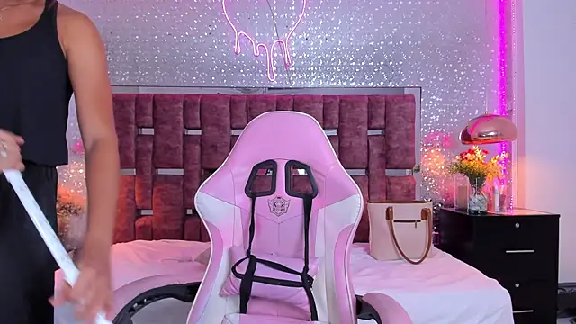 KylieVictoria online show from November 9, 2025, 5:00 am