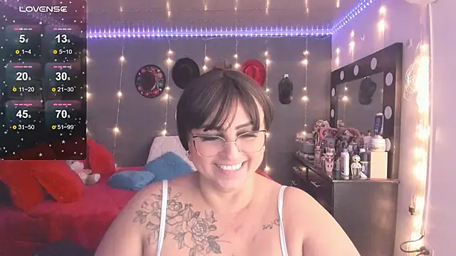 Snapshot of Ivonnee__ chatting on February 26, 2025, 12:30 am Ivonnee online show from February 26, 2025, 12:30 am