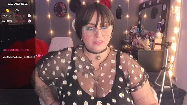 Snapshot of Ivonnee__ chatting on March 11, 2025, 4:30 am Ivonnee online show from March 11, 2025, 4:30 am