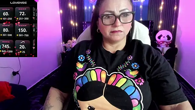 Ivonnee   online show from May 7, 2026, 9:18 pm
