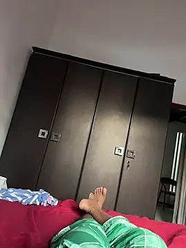 Dreamistofly online show from April 7, 2026, 1:07 am