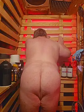 alienbunny online show from October 27, 2025, 4:02 am