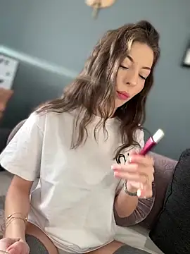 Snapshot of Mia_Ethan chatting on March 20, 2025, 5:13 am Mia Ethan online show from March 20, 2025, 5:13 am