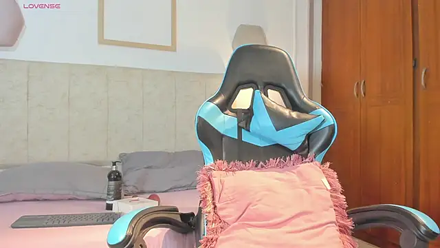  maria foxx  online show from April 9, 2026, 4:13 pm