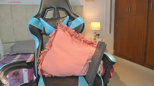  maria foxx  online show from March 28, 2026, 1:01 pm