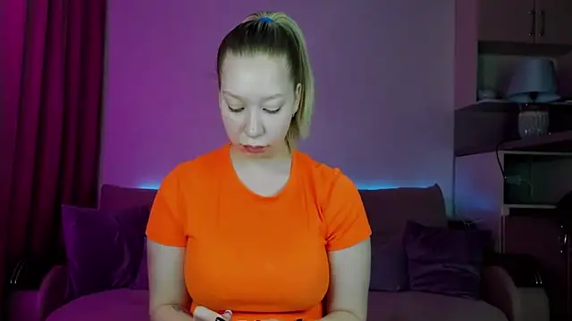 Snapshot of Annabelle_Art chatting on February 25, 2025, 2:04 pm Annabelle Art online show from February 25, 2025, 2:04 pm