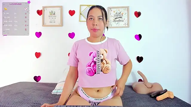 Snapshot of EmmaRogers chatting on March 15, 2025, 12:45 pm EmmaRogers online show from March 15, 2025, 12:45 pm