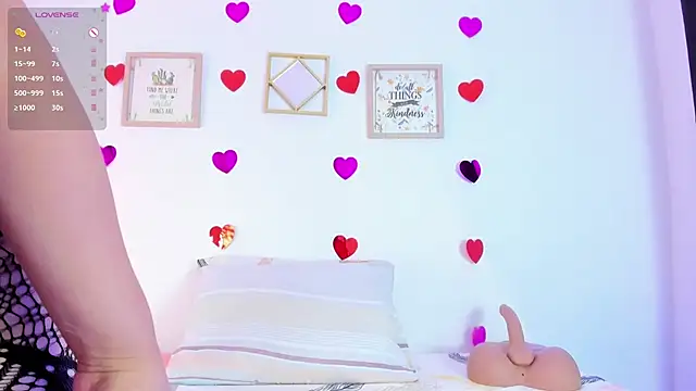 Snapshot of EmmaRogers chatting on March 4, 2025, 1:06 pm EmmaRogers online show from March 4, 2025, 1:06 pm