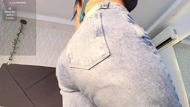 sandy rivas online show from October 3, 2025, 1:23 pm