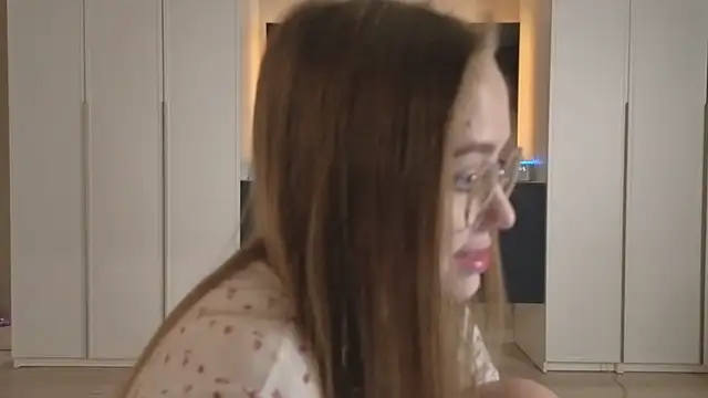 endlesssoffi online show from November 20, 2025, 6:41 pm