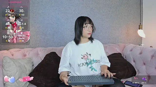 Snapshot of itsuki__ chatting on March 9, 2025, 12:42 pm itsuki online show from March 9, 2025, 12:42 pm