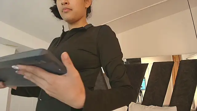 Milkdulce1 online show from November 6, 2025, 1:59 pm