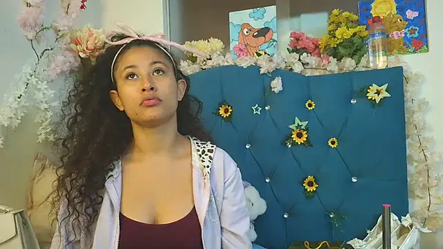 Milkdulce1 online show from May 22, 2026, 3:21 pm