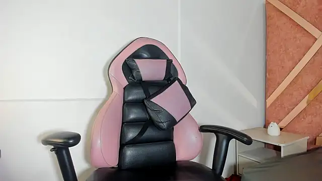 Zaray   online show from October 15, 2025, 9:01 pm