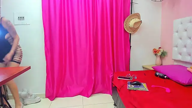 Snapshot of Zaray__ chatting on June 11, 2026, 7:22 pm Zaray online show from June 11, 2026, 7:22 pm