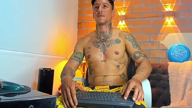 Snapshot of Dylanstonne chatting on February 25, 2025, 9:37 pm Dylanstonne online show from February 25, 2025, 9:37 pm