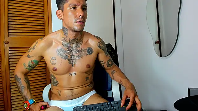 Snapshot of Dylanstonne chatting on March 22, 2025, 4:24 am Dylanstonne online show from March 22, 2025, 4:24 am