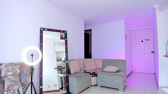 Aleja arango1 online show from February 16, 2026, 9:24 pm