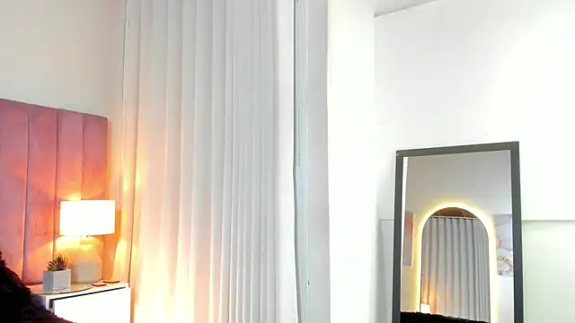 Aleja arango1 online show from February 11, 2025, 6:55 pm