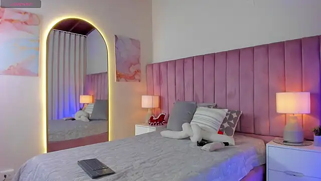 Aleja arango1 online show from November 24, 2025, 10:54 pm