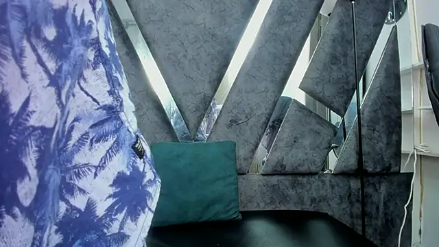 Snapshot of Yef_Thin chatting on September 17, 2025, 4:47 am Yef Thin online show from September 17, 2025, 4:47 am