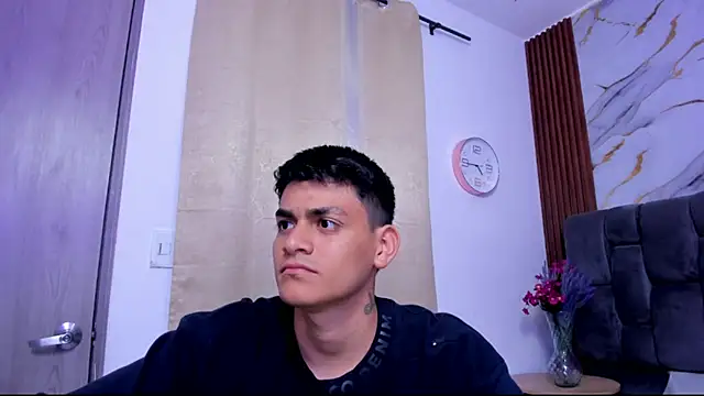 Snapshot of Yef_Thin chatting on November 29, 2025, 4:12 am Yef Thin online show from November 29, 2025, 4:12 am