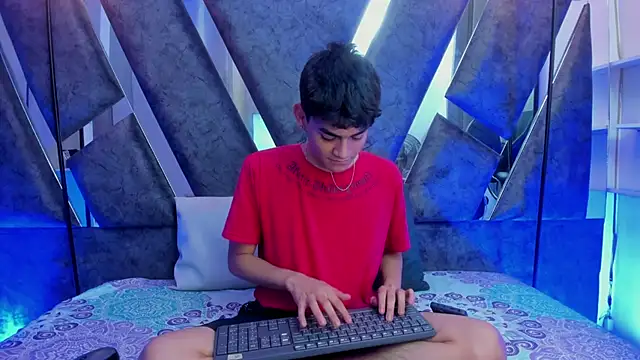 Snapshot of Yef_Thin chatting on September 19, 2025, 3:32 am Yef Thin online show from September 19, 2025, 3:32 am