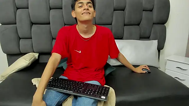 Snapshot of Yef_Thin chatting on February 26, 2025, 11:00 am Yef Thin online show from February 26, 2025, 11:00 am