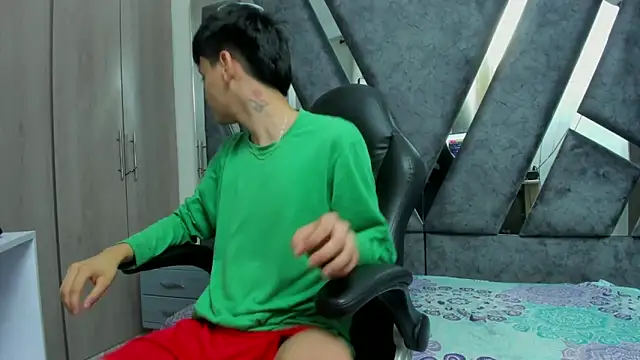 Snapshot of Yef_Thin chatting on October 17, 2025, 3:21 am Yef Thin online show from October 17, 2025, 3:21 am