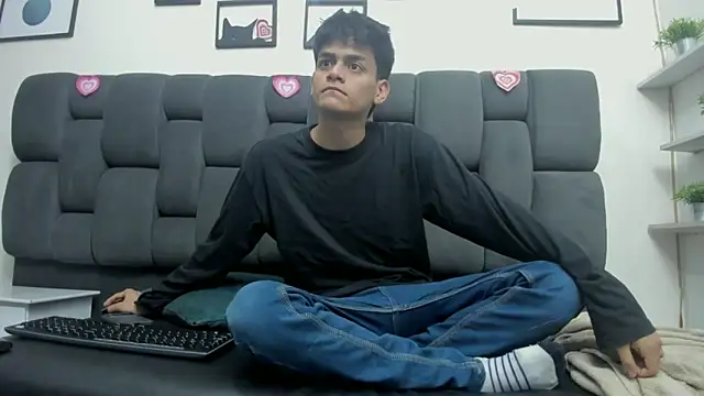 Snapshot of Yef_Thin chatting on February 15, 2025, 10:21 pm Yef Thin online show from February 15, 2025, 10:21 pm