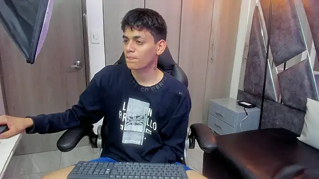 Snapshot of Yef_Thin chatting on November 22, 2025, 4:00 am Yef Thin online show from November 22, 2025, 4:00 am